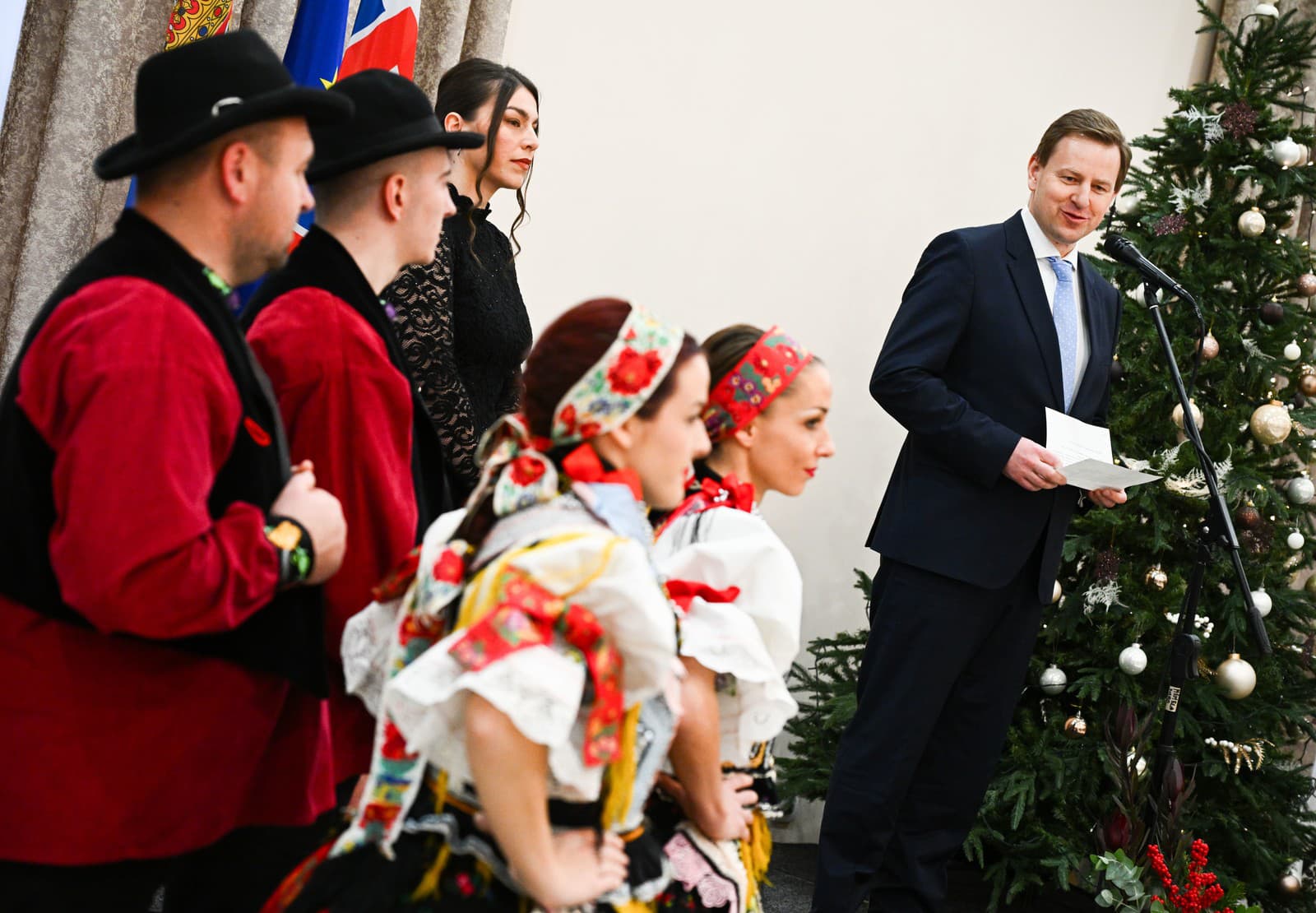 Na snímke veľvyslanec Slovenskej republiky v Srbsku Michal Pavúk počas oficiálnej návštevy prezidenta SR Petra Pellegriniho slovenskej komunity v Hložanoch v Srbsku v pondelok 22. decembra 2025.