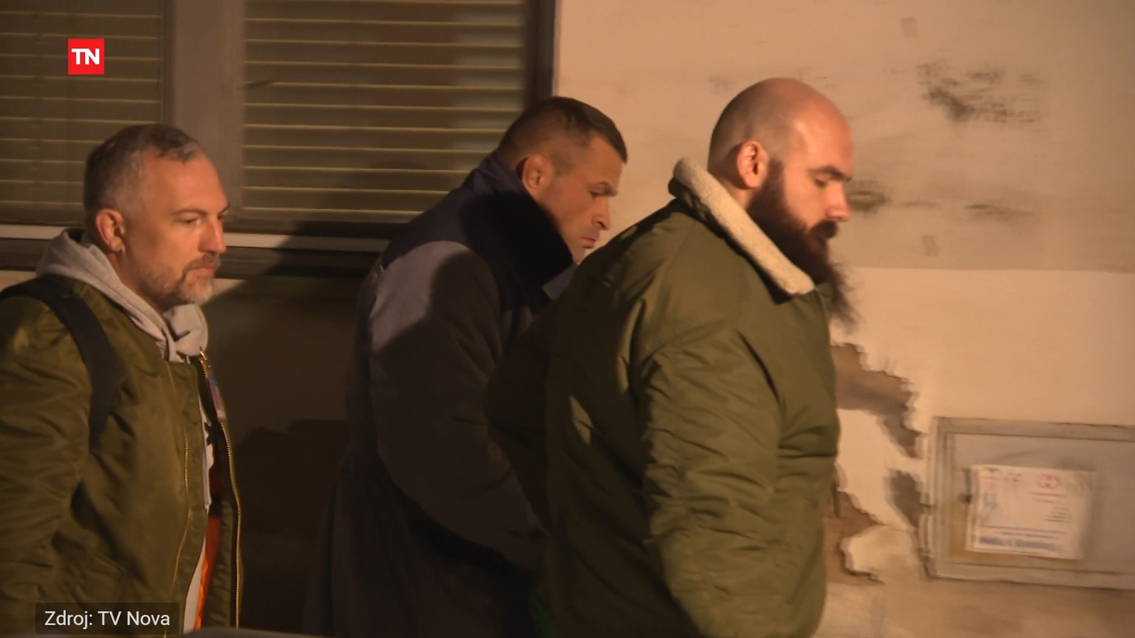 Karlos Vémola počas prevozu na lekárske vyšetrenie.