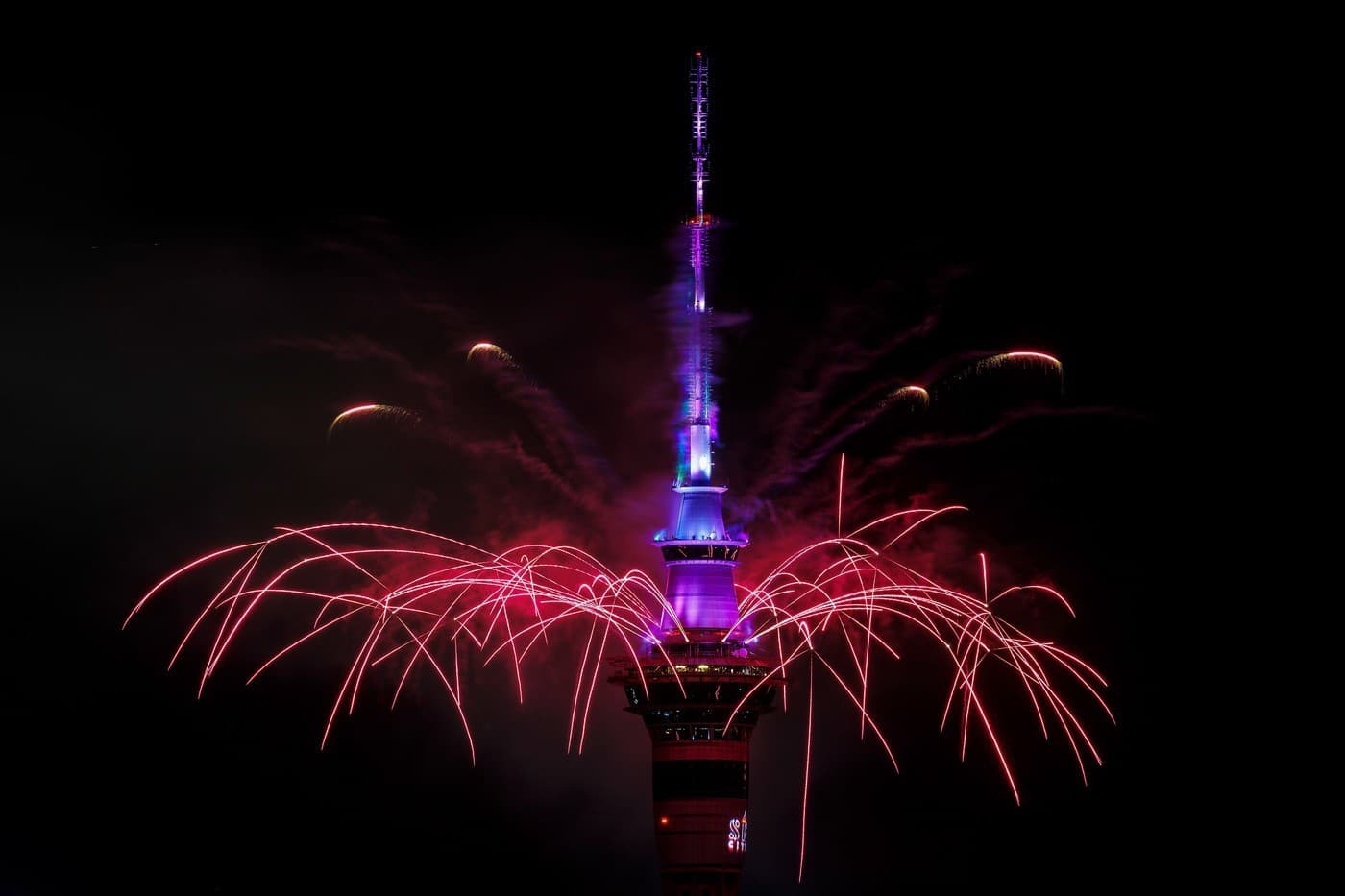 NOVÝ ROK víta celý