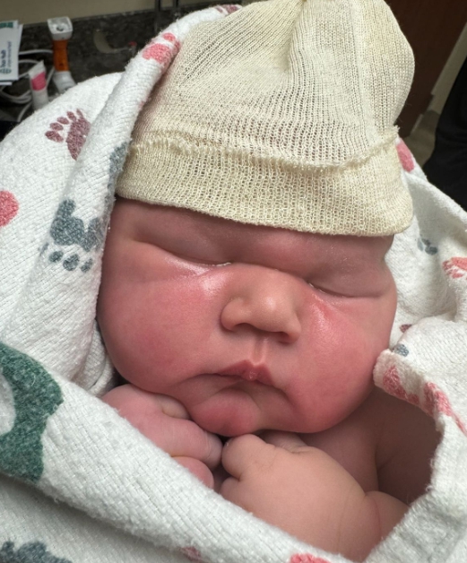 Baby Canyon vážil takmer 6 kilogramov, čo je viac ako bowlingová guľa!