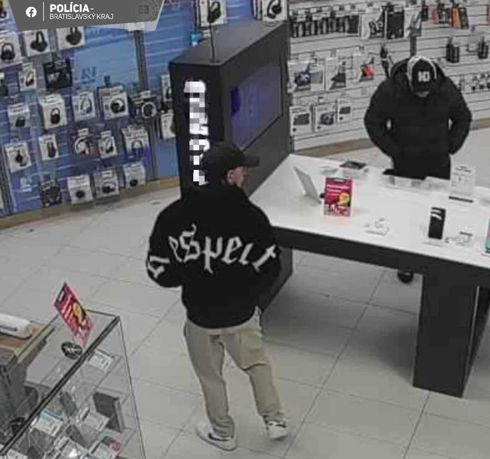 Muži ukradli mobily z