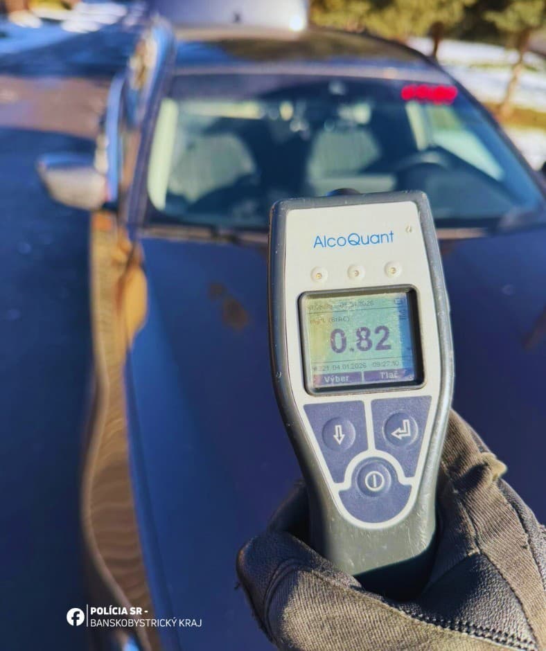Polícia zastavila 48-ročného vodiča pod vplyvom drog, v aute viezol aj dieťa.