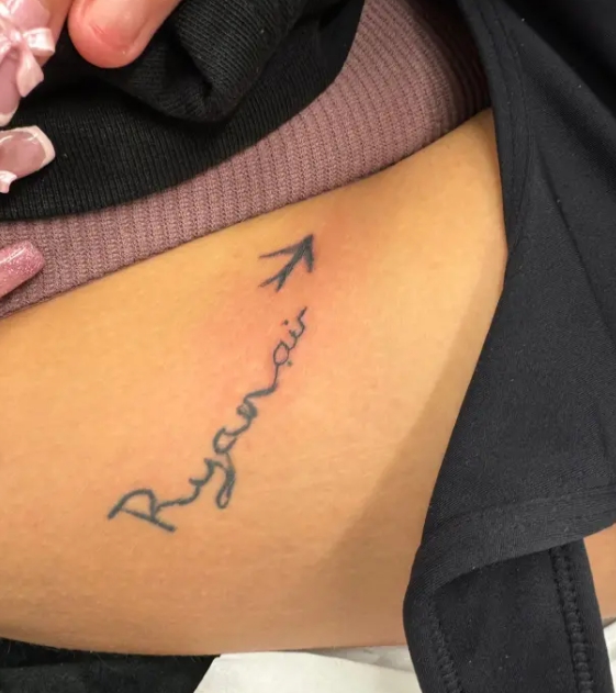 Nechala si vytetovať meno