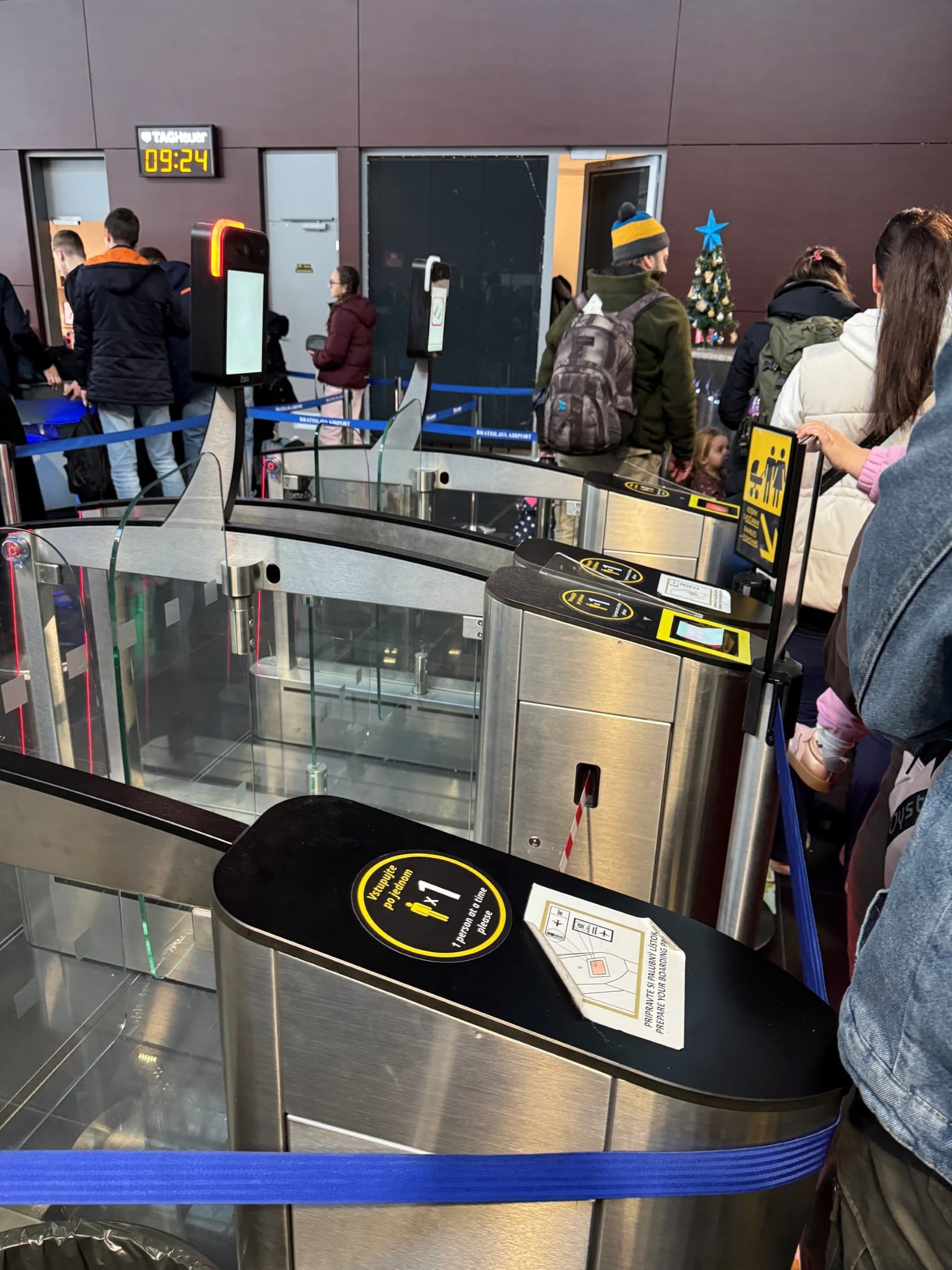 Záber z letiska z rána 6. januára