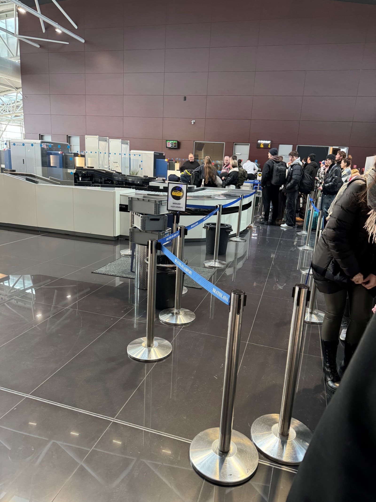 Záber z letiska z rána 6. januára