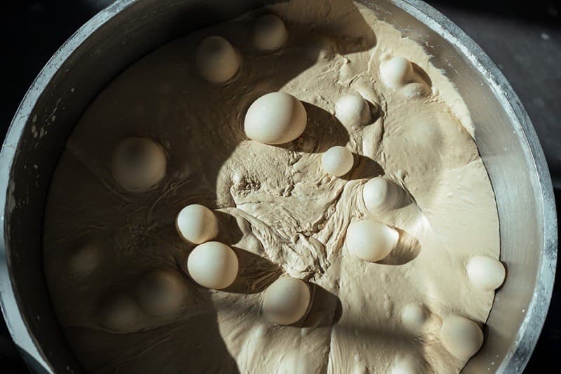 Chutné pečivo si vyžaduje kvalitné cesto, ktoré musí dostatočne vyzrieť 