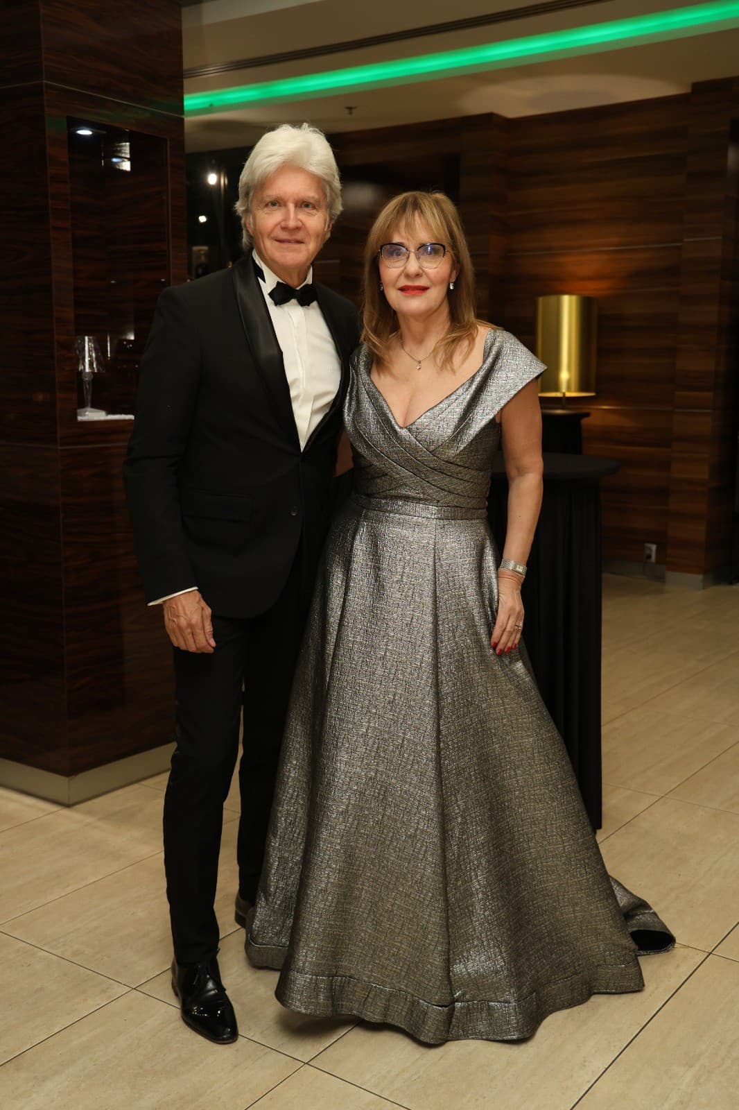 Štefan Skrúcaný a Narcis Liptáková na 3. Univerzitnom plese v Trnave (šaty z požičovne Mak's Studio)