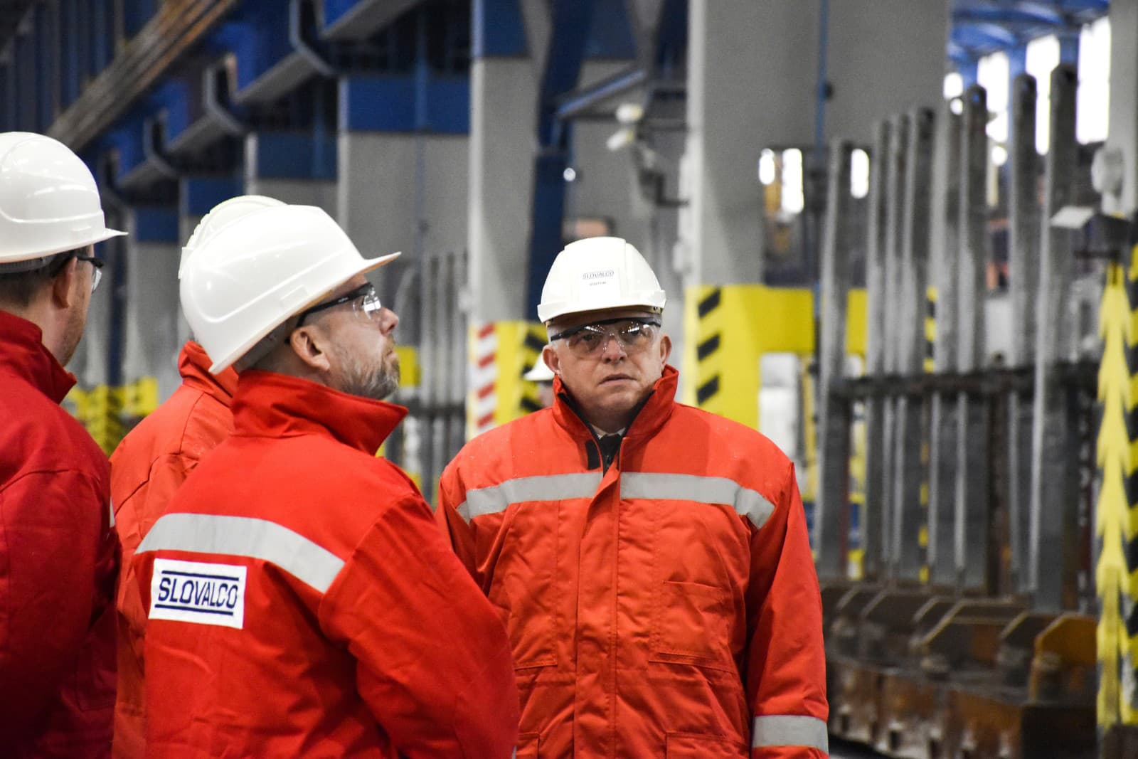 Predseda vlády SR Robert Fico navštívil spoločnosť Slovalco