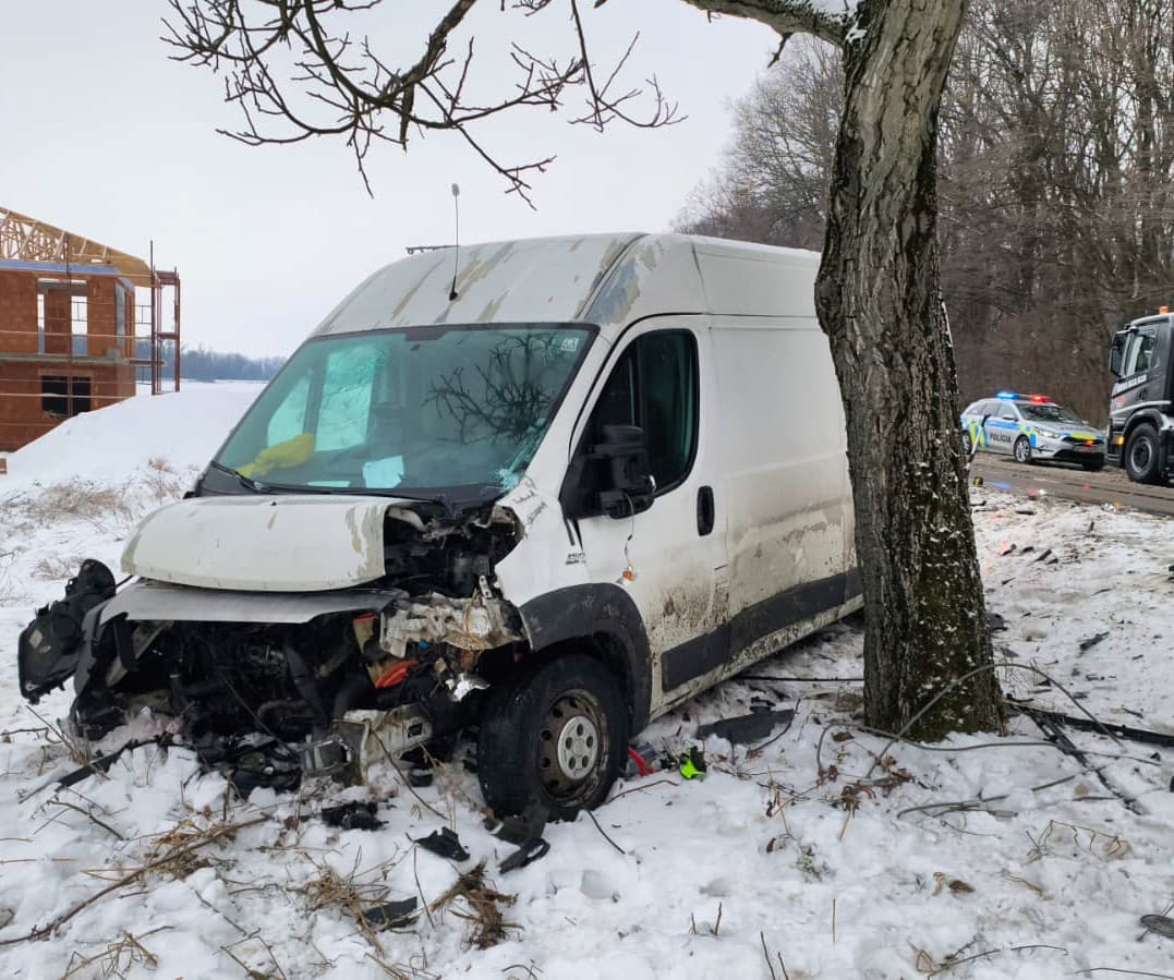 Čelná zrážka dvoch áut