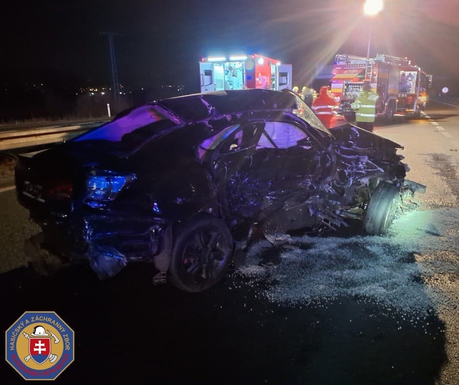 Hasiči zasahovali pri nehode