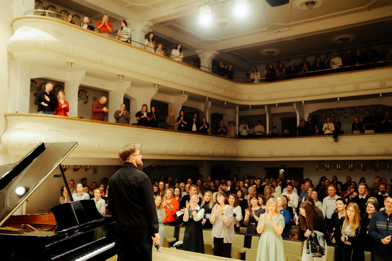 Jeden muž, jeden klavír,