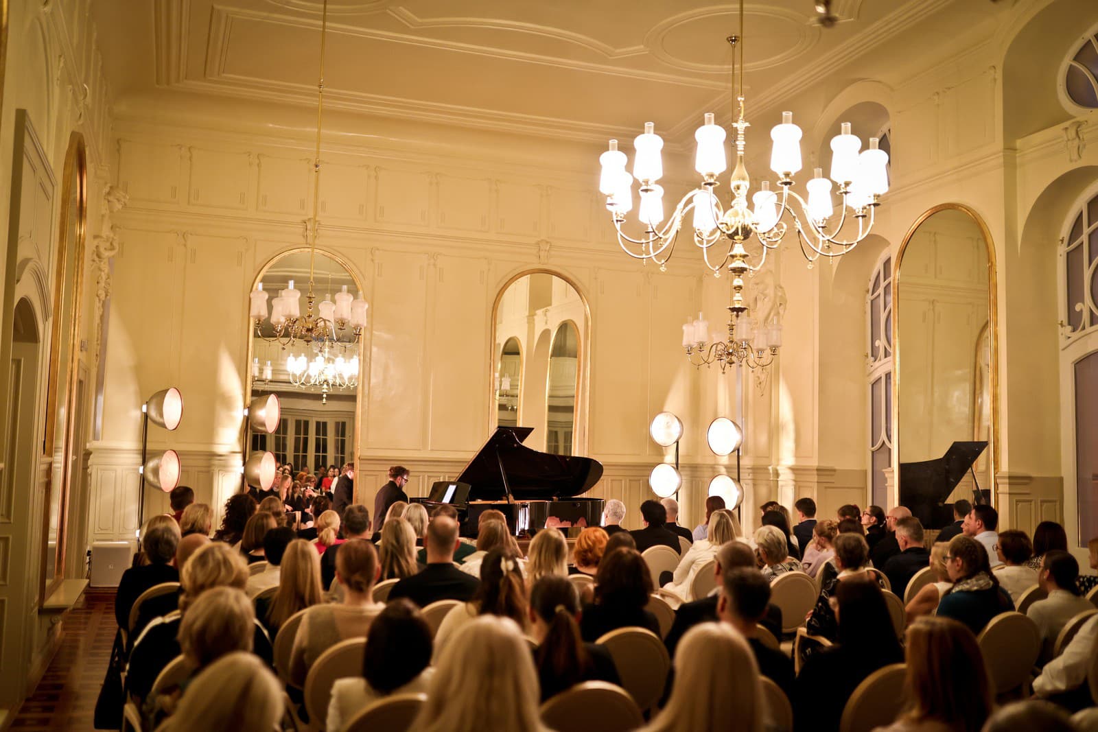 Jeden muž, jeden klavír,