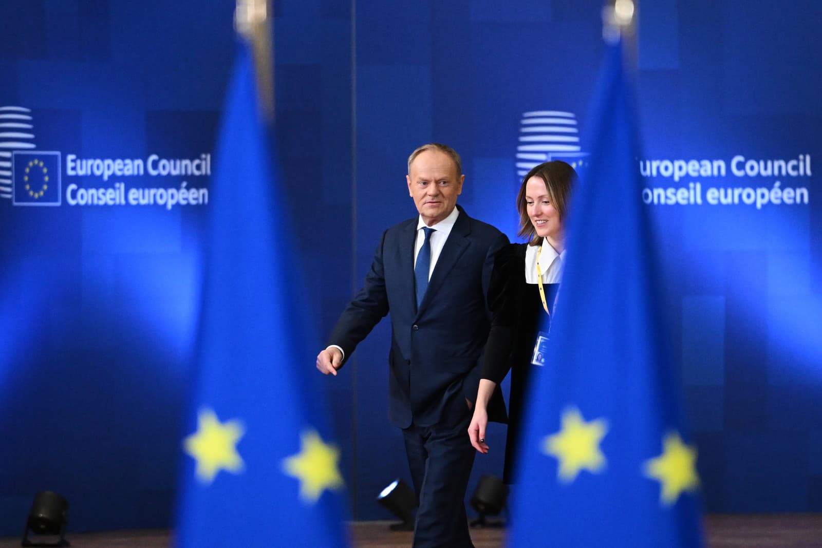 Na snímke poľský premiér Donald Tusk prichádza na zasadnutie v sídle EÚ v Bruseli.