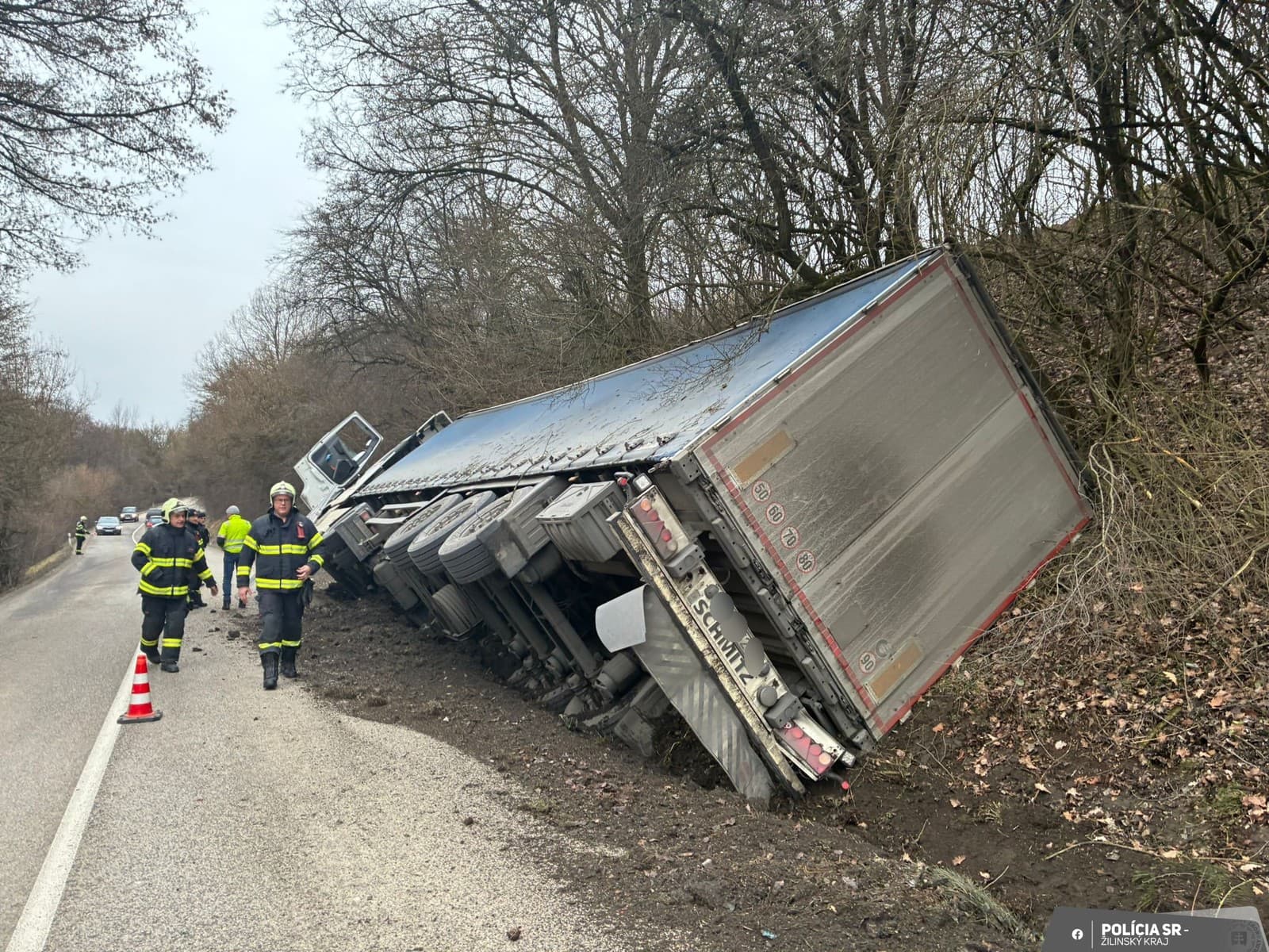 Kamionista havaroval na ceste