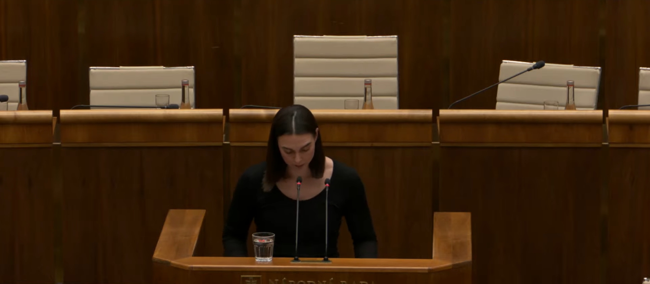 Parlament rokoval sústavne CELÚ