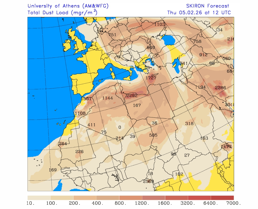 Predpoveď modelu SKIRON, ktorý naznačuje zvýšené koncentrácie saharského prachu v celej oblasti strednej Európy