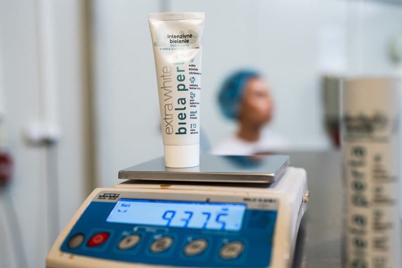 V predajniach pod červenou strechou nechýbajú ani kežmarské zubné pasty Biela perla