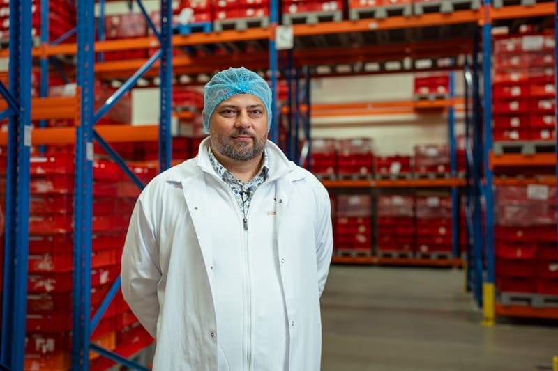 Marcel Ondráš z Mäsokombinátu Púchov tvrdí, že z ich výroby smeruje do predajní reťazca každý rok až 1 000 ton produktov