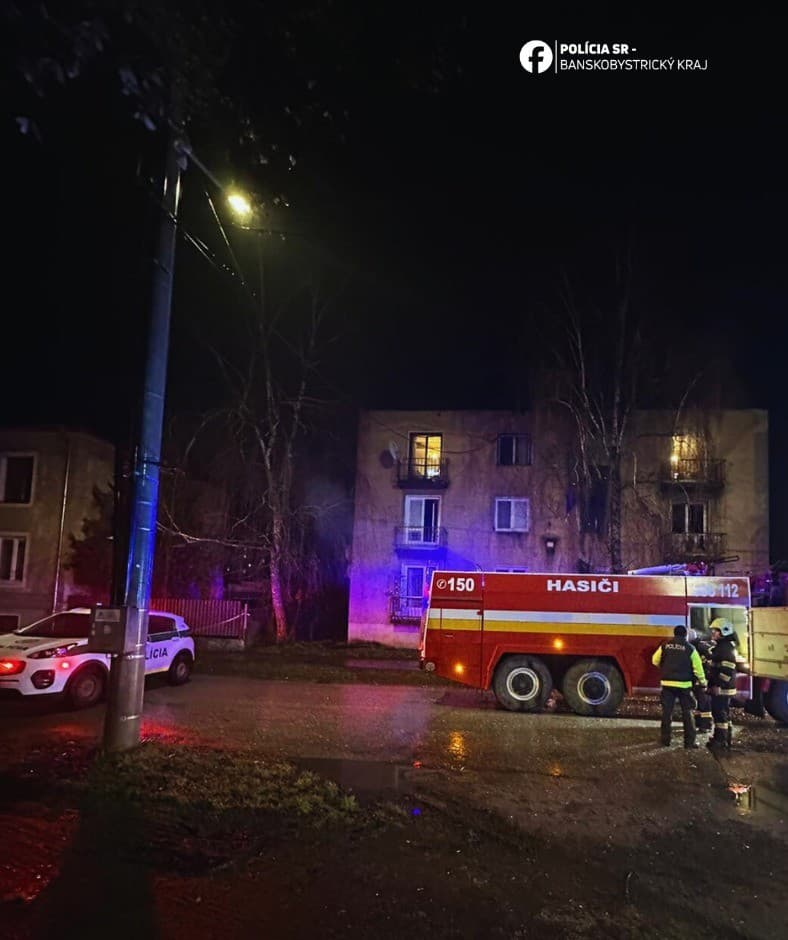 Polícia a hasiči pri zásahu po výbuchu plynu v Tornale