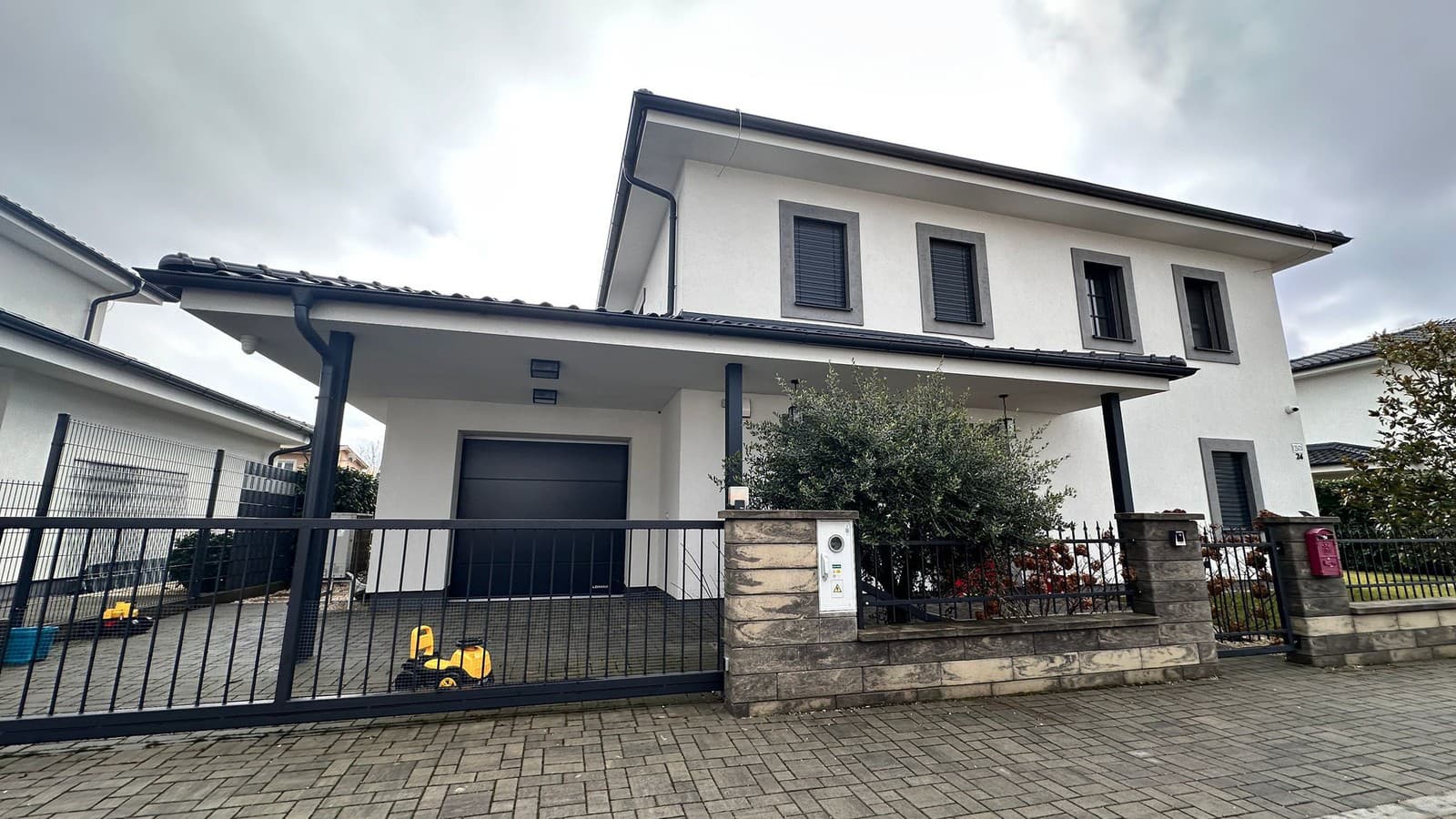 Boris Kollár kúpil Laure luxusný dvojpodlažný dom v bratislavských Podunajských Biskupiciach.