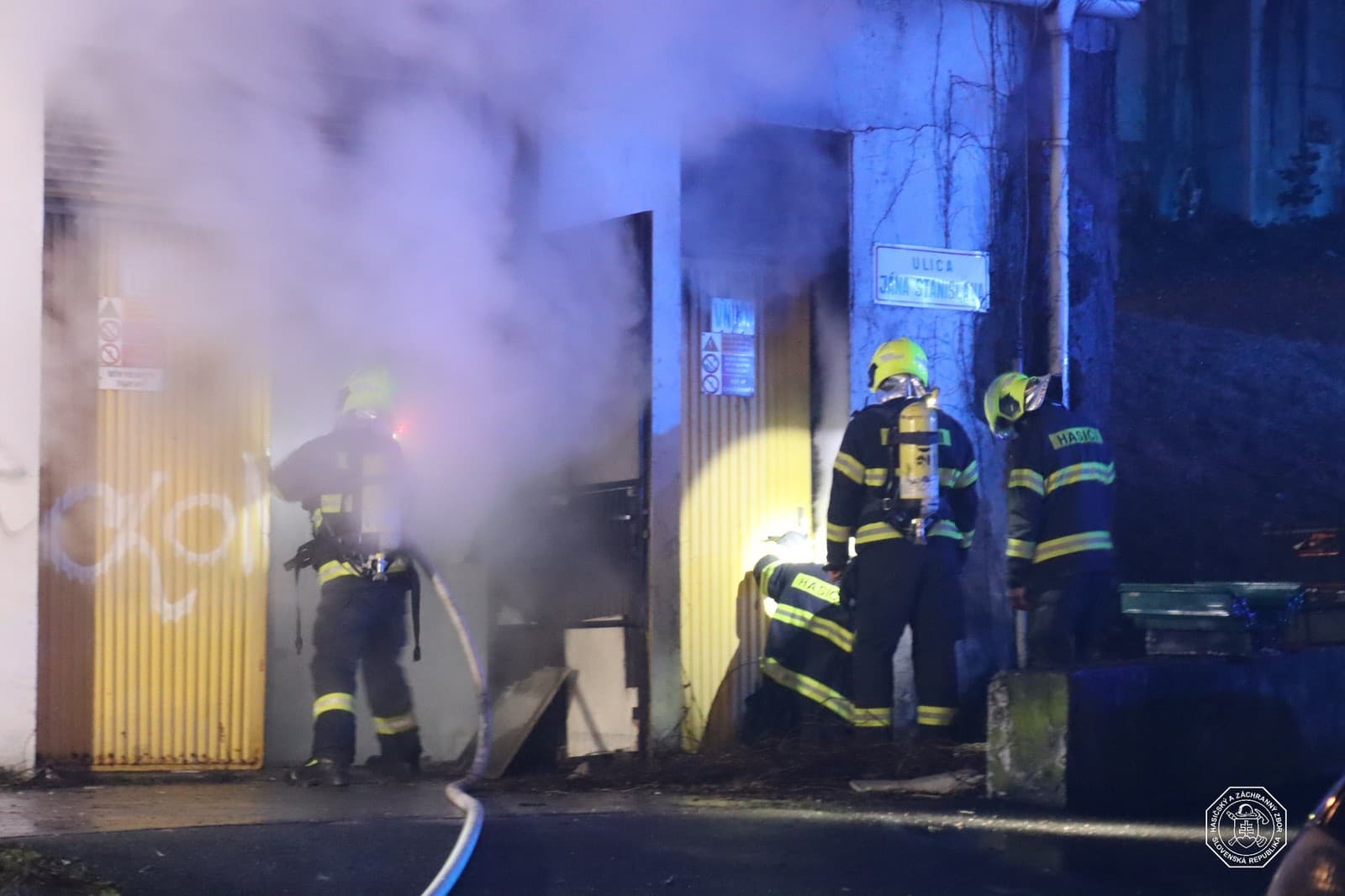 V Karlovej Vsi horela