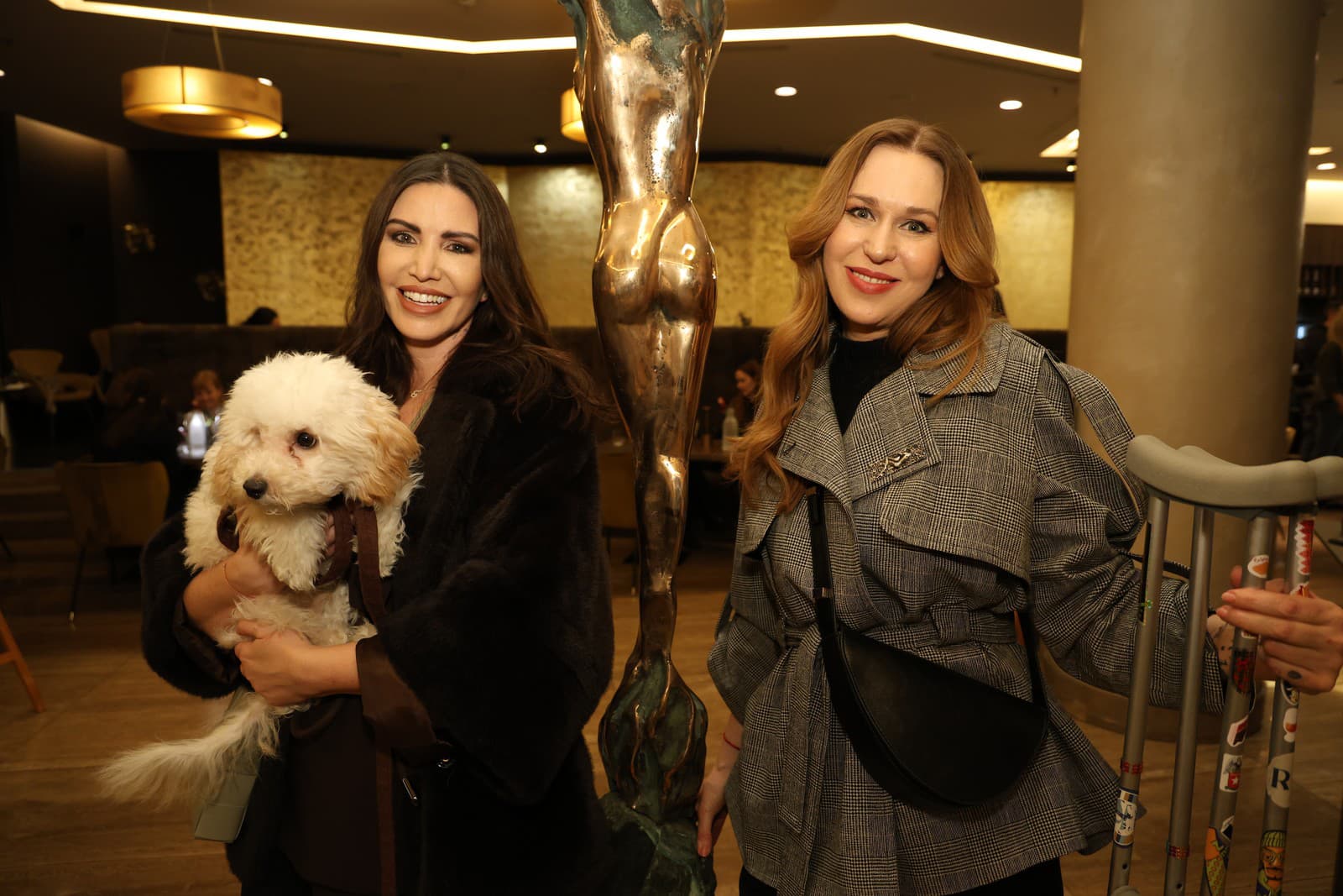 Krst zimného vydania magazínu spojená s výstavou sochárky Jany Brisudovej a fotografky Kristíny Schreiberovej. 