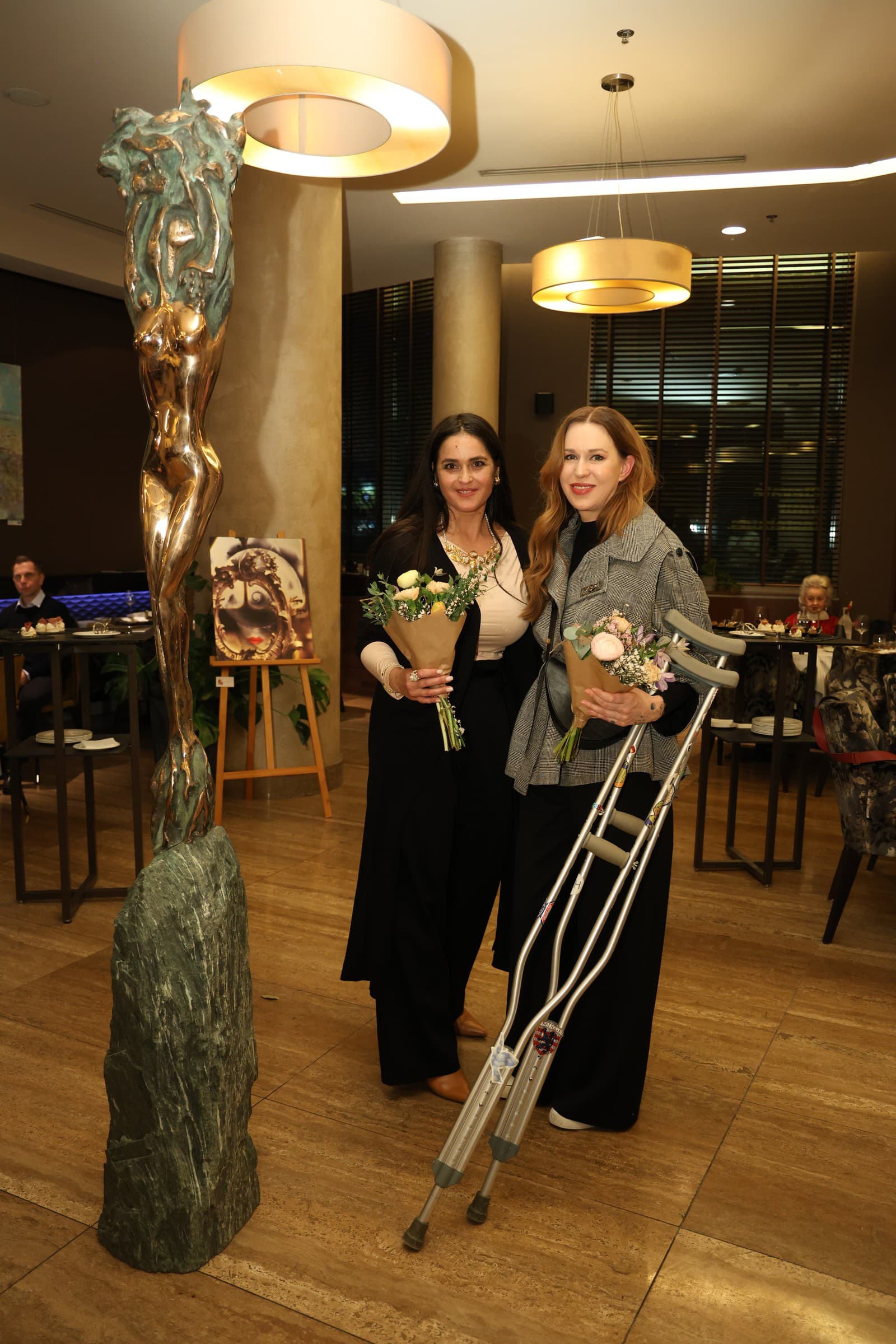 Krst zimného vydania magazínu spojená s výstavou sochárky Jany Brisudovej a fotografky Kristíny Schreiberovej. 