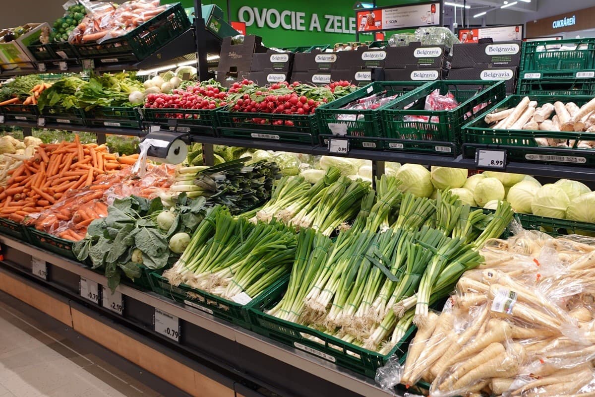 Vedeli ste, že väčšina výrobkov  na pultoch reťazca pochádza zo Slovenska? Nájdete tam aj domácu zeleninu a ovocie.