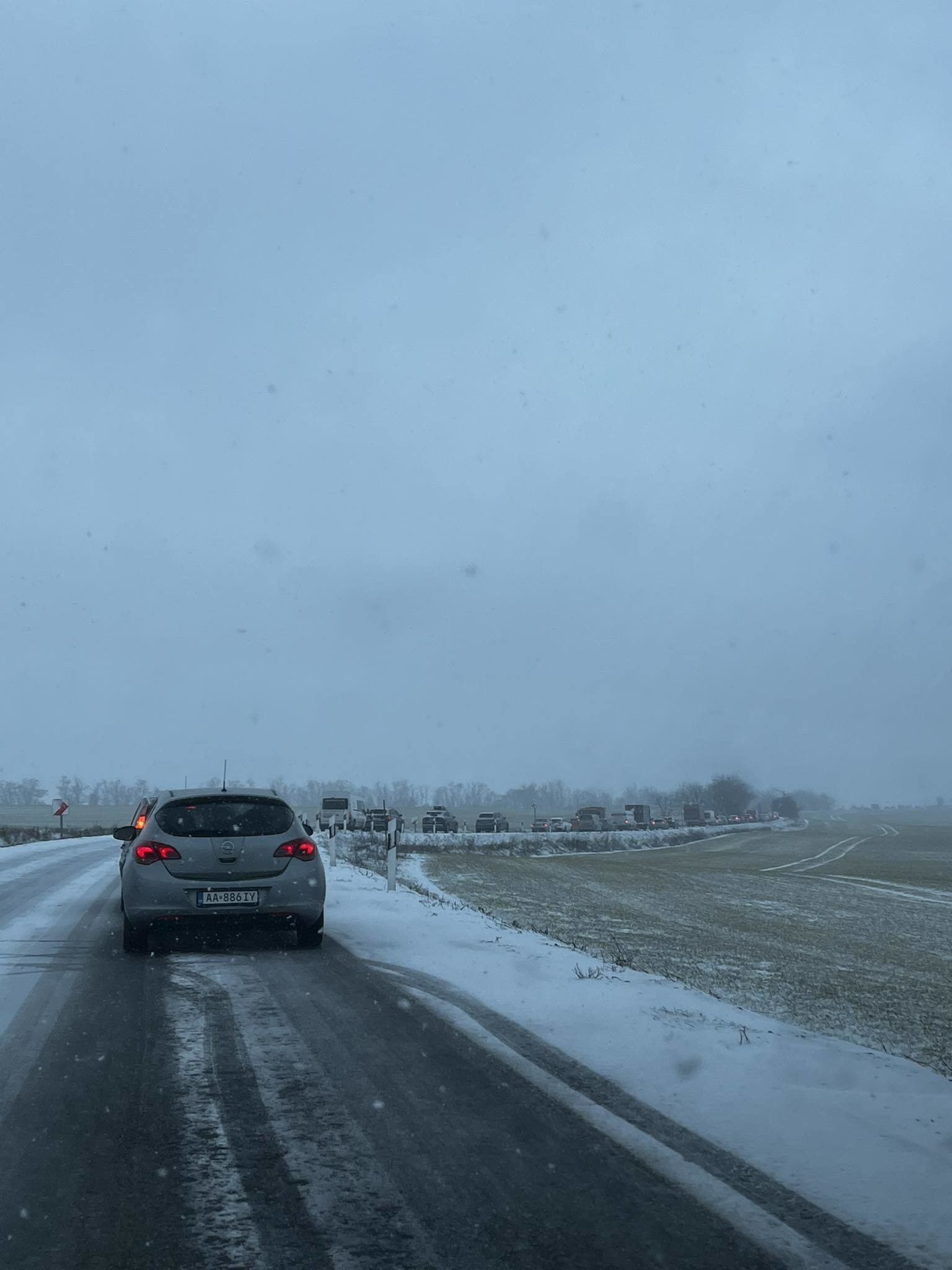 Počasie ochromilo dopravu: VIDEO