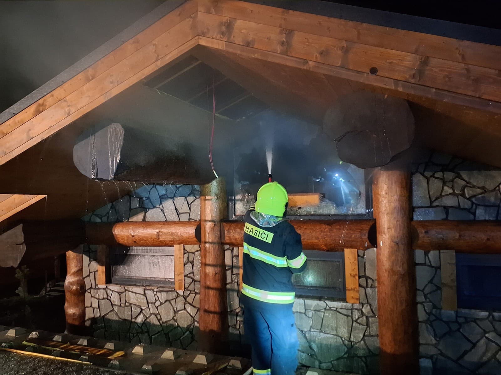 Požiar chaty vo Valči: