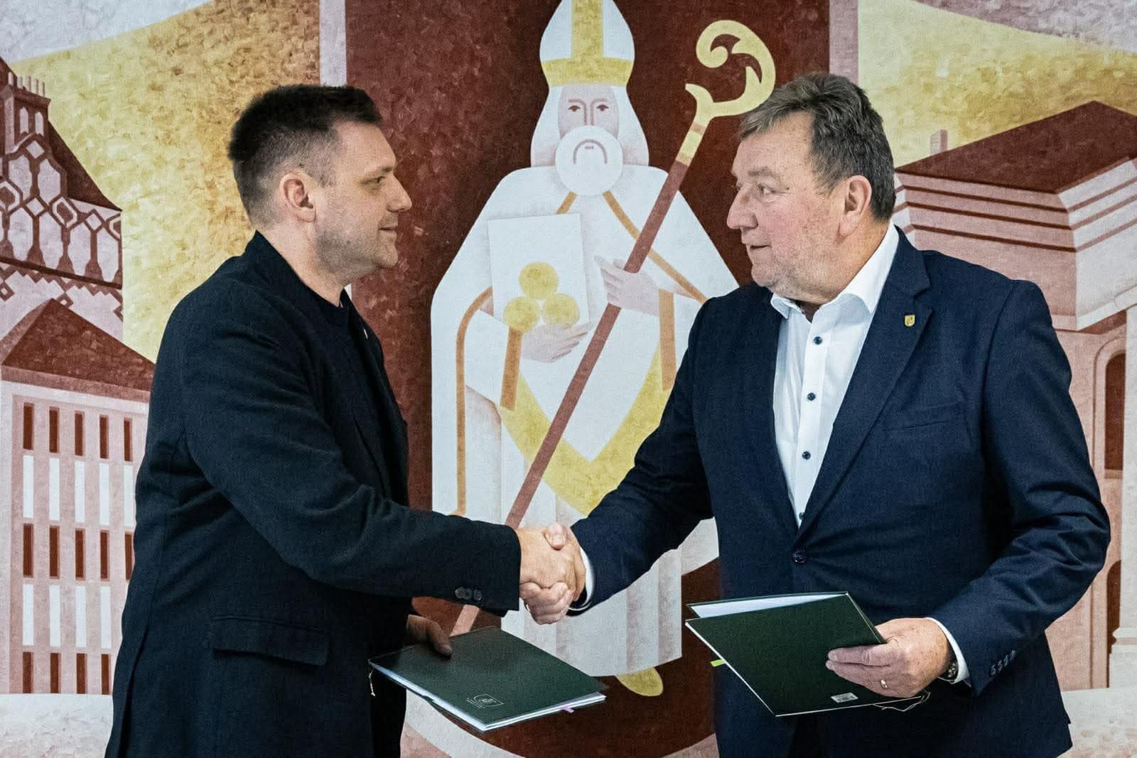 Taraba ohlásil megainvestíciu na