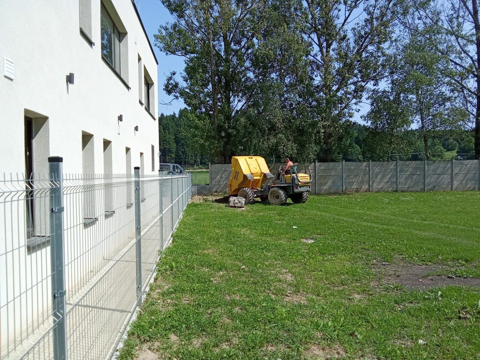 Plot, ktorý chráni aj