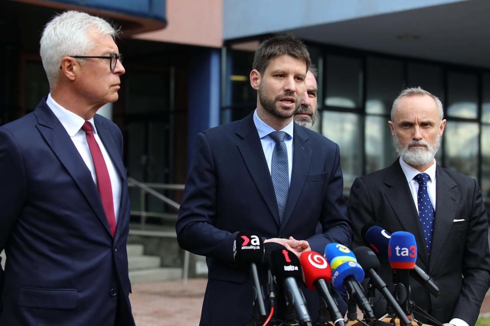 Opozícia varuje pred situáciou