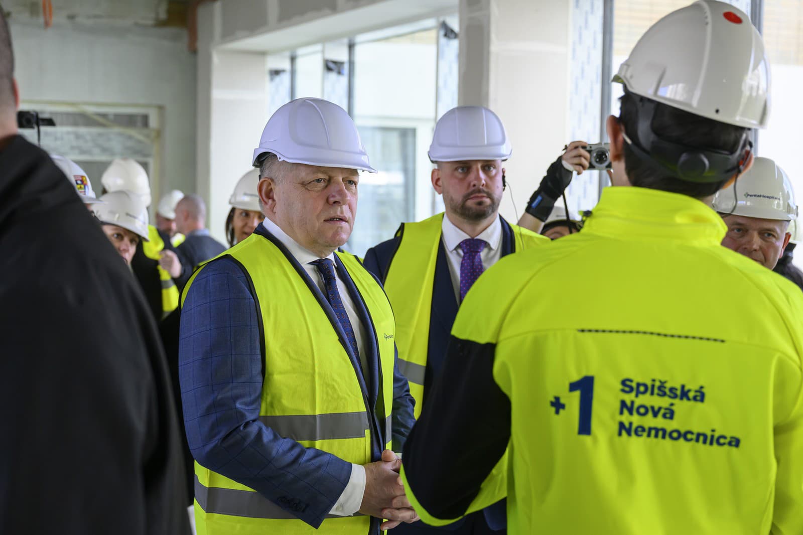 Otvorenie zrekonštruovaného chirurgického oddelenia a predstavenie hrubej stavby nového nemocničného pavilónu za účasti predsedu vlády SR Roberta Fica, ministra zdravotníctva SR Kamila Šaška, generálneho riaditeľa siete Penta Hospitals Slovensko