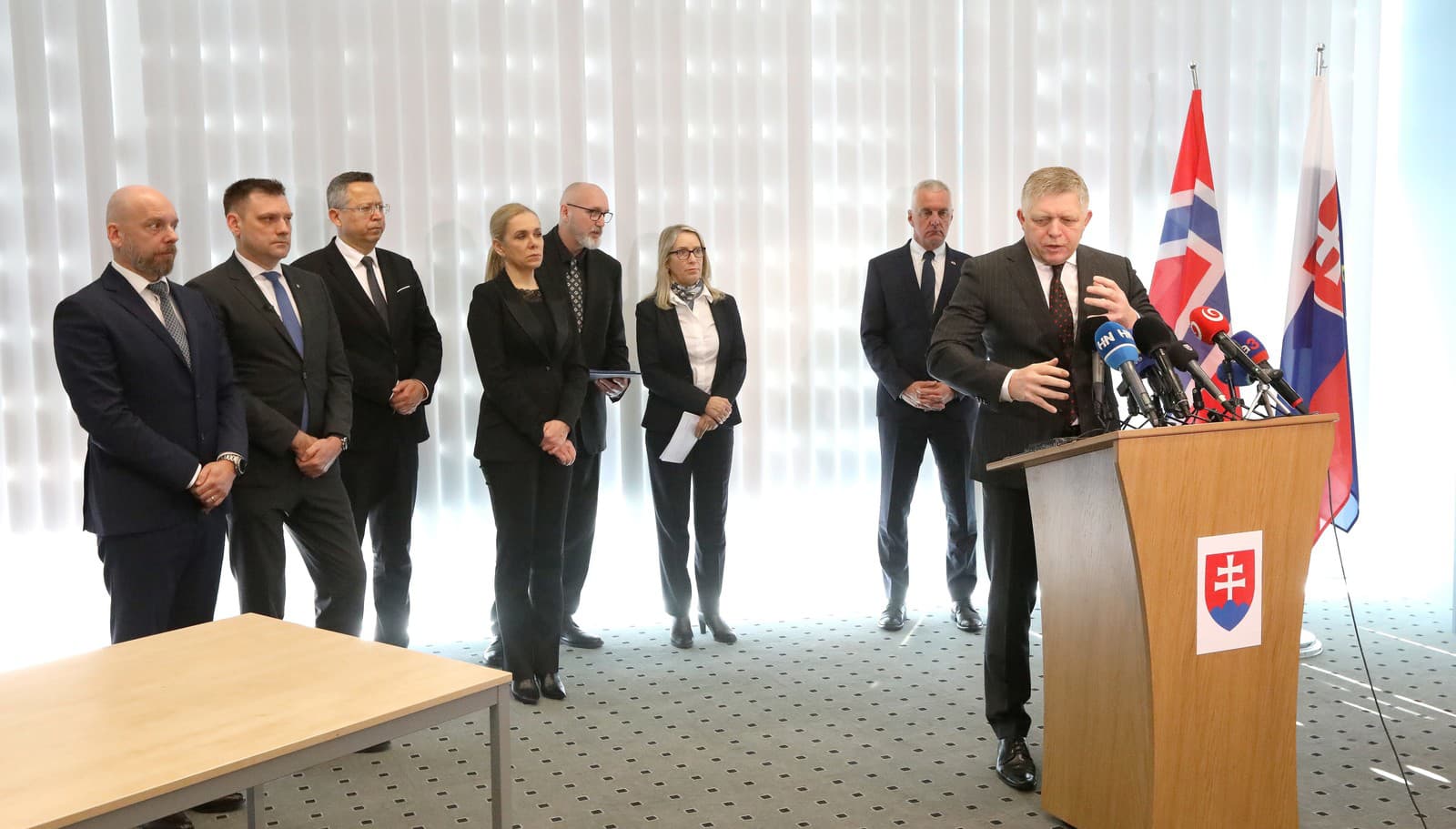 Predseda vlády SR Robert Fico (Smer-SD) navštívil spoločnosť Slovalco, a. s. v Žiari nad Hronom