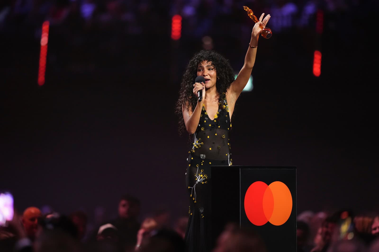 Brit Awards. Na snímken Olivia Dean