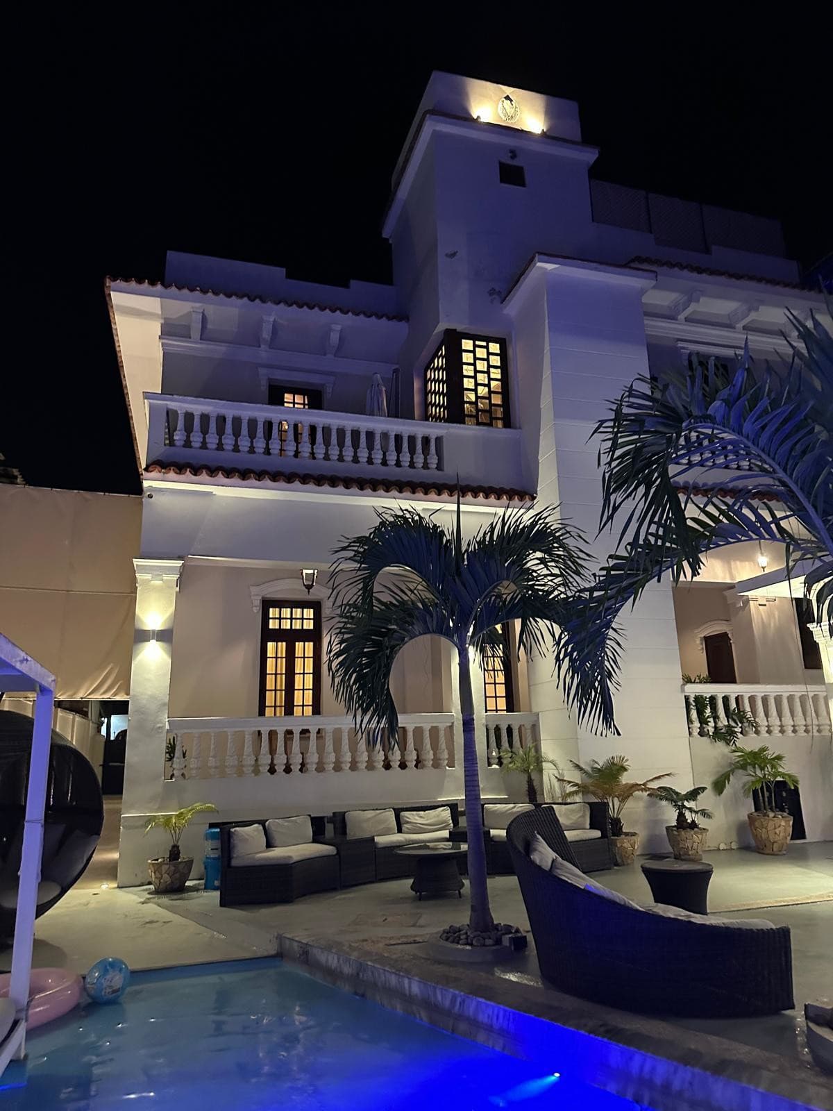 Okolie vily, kde sa Slováci ubytovali