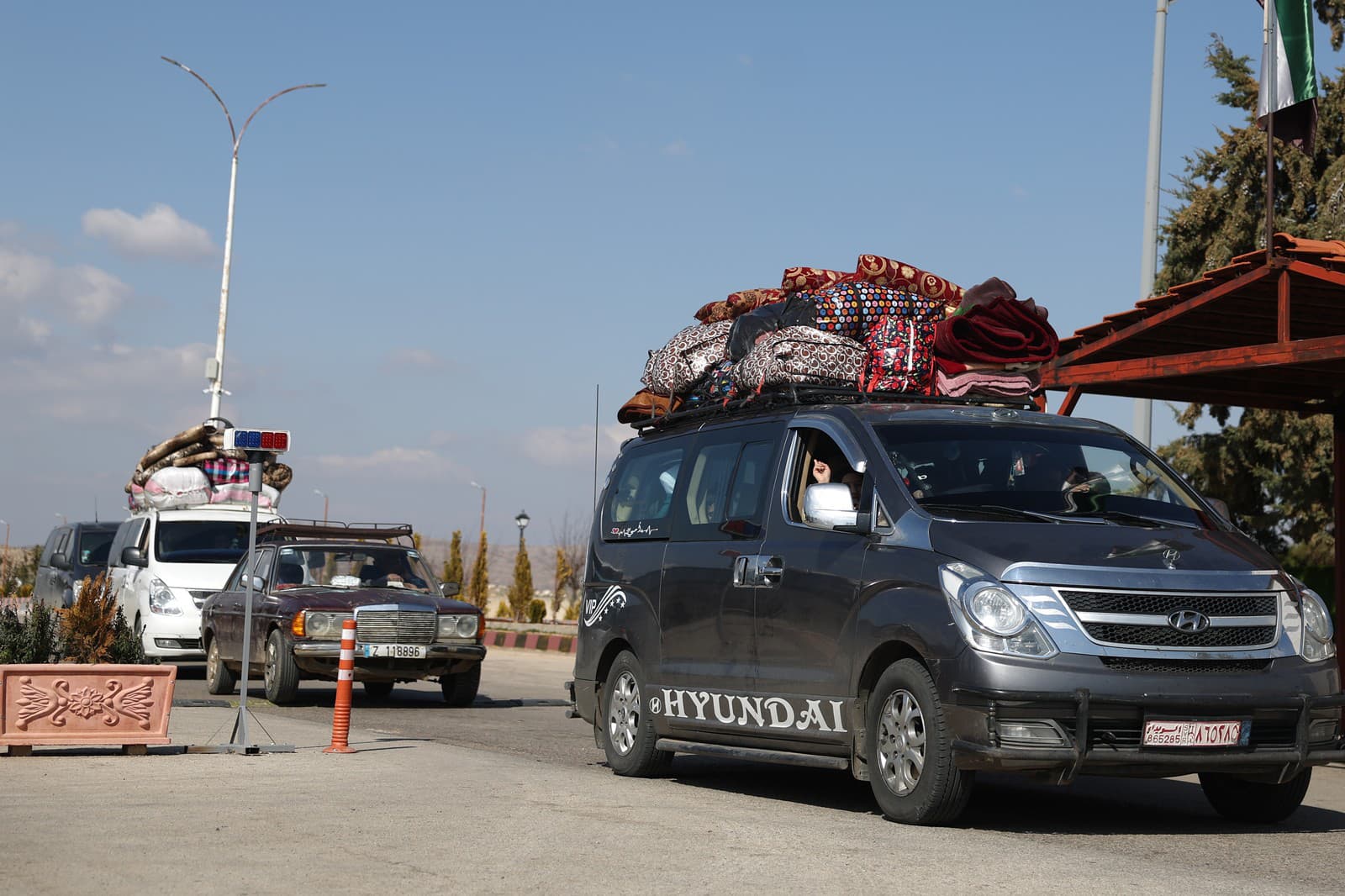 Sýrčania na sýrsko-libanonskom hraničnom priechode v Džajdat Jábúse.