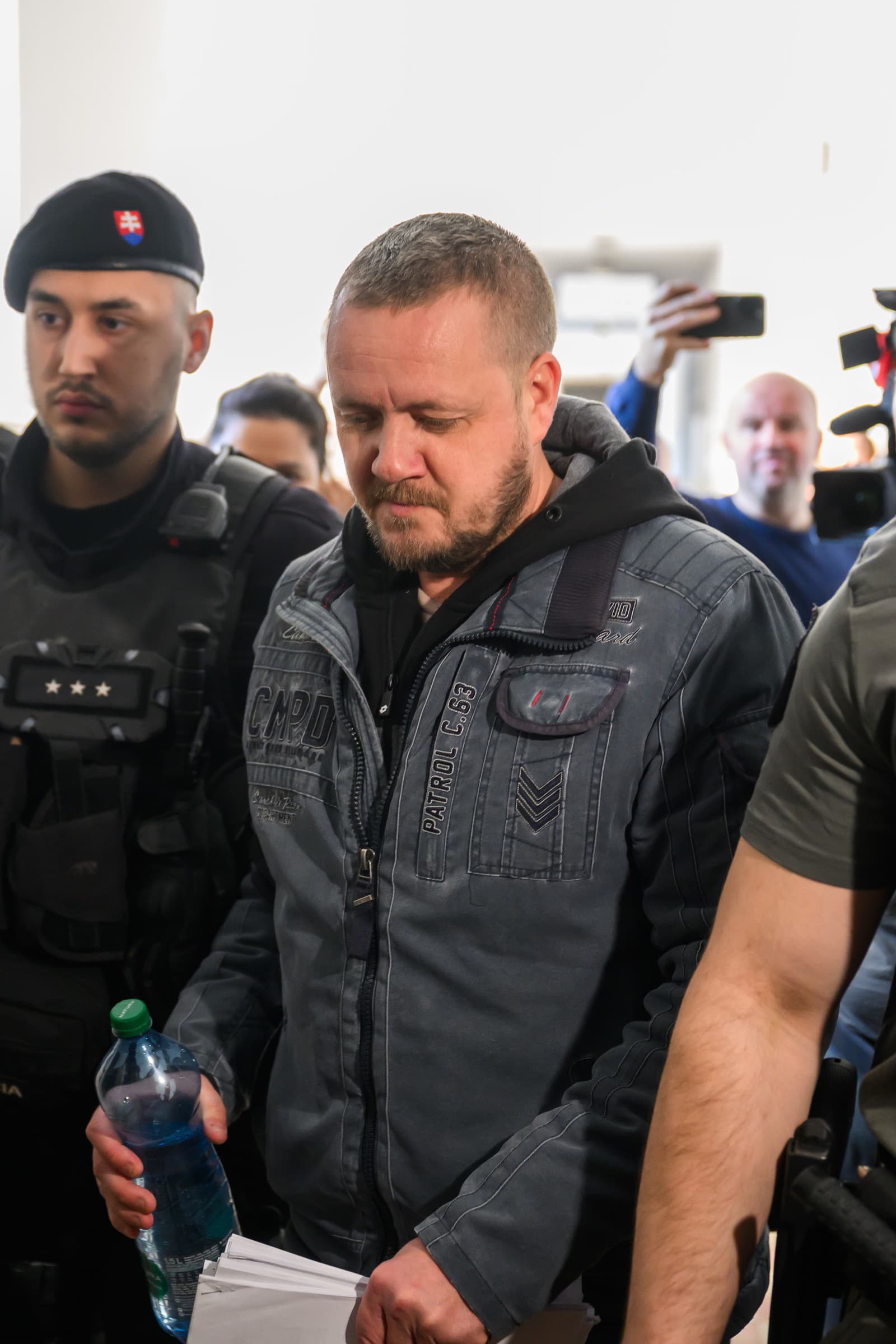 Zadržaní policajti pred sudcom: