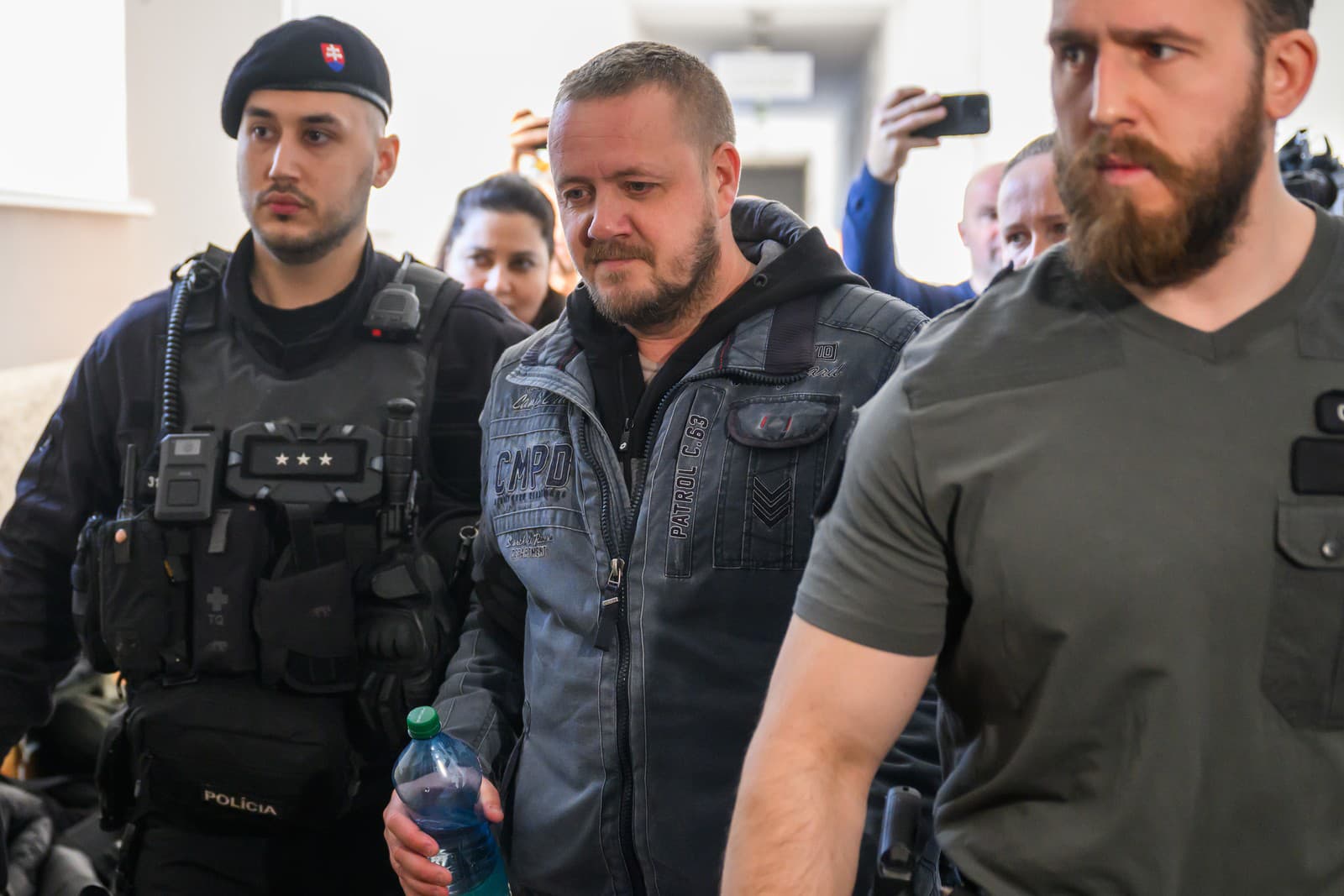 Ján Čurilla prichádza do pojednávacej miestnosti na Mestskom súde Bratislava I