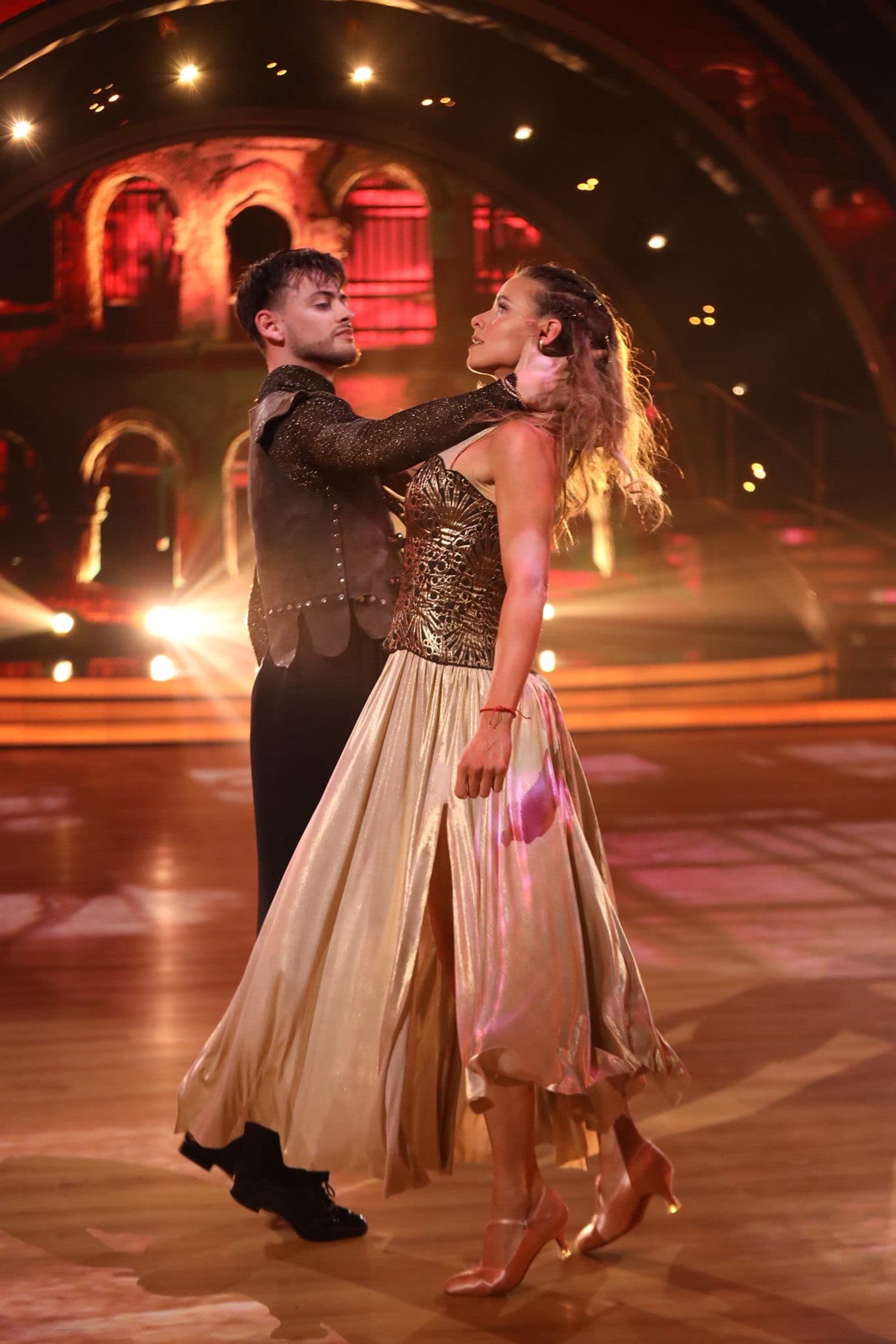 Nela Pocisková a Filip Kucman, Let's Dance 11, 1.kolo