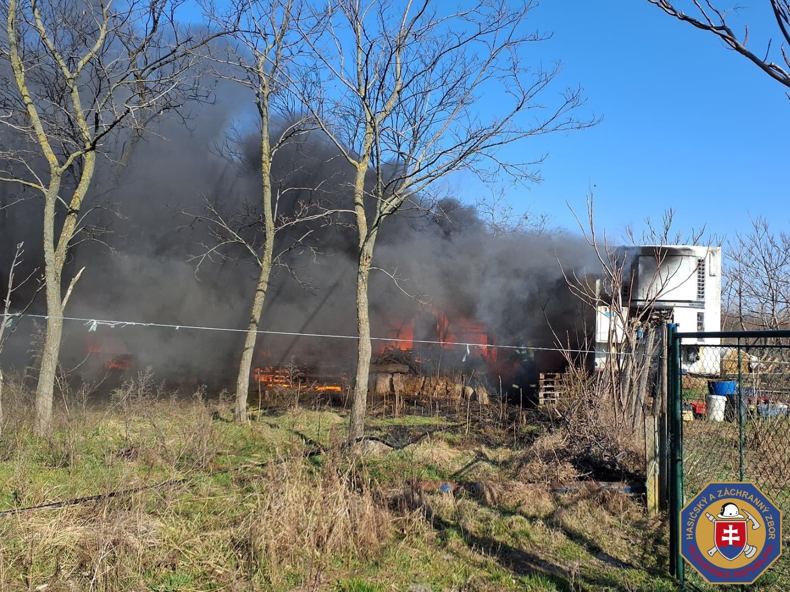 Náves medzi Sencom a