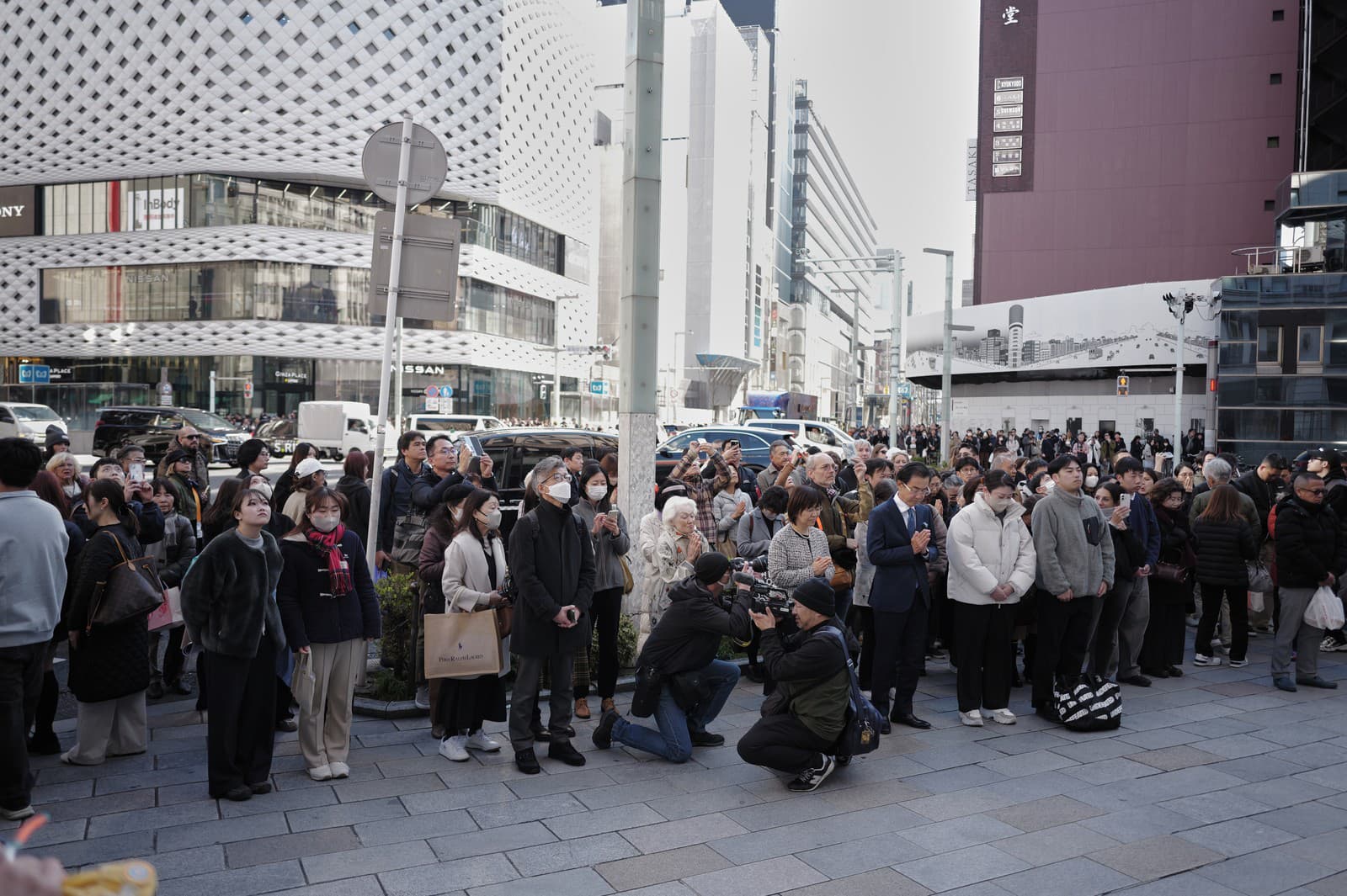 Japonsko si pripomína 15. výročie silného zemetrasenia a následných mohutných prívalových vĺn cunami.