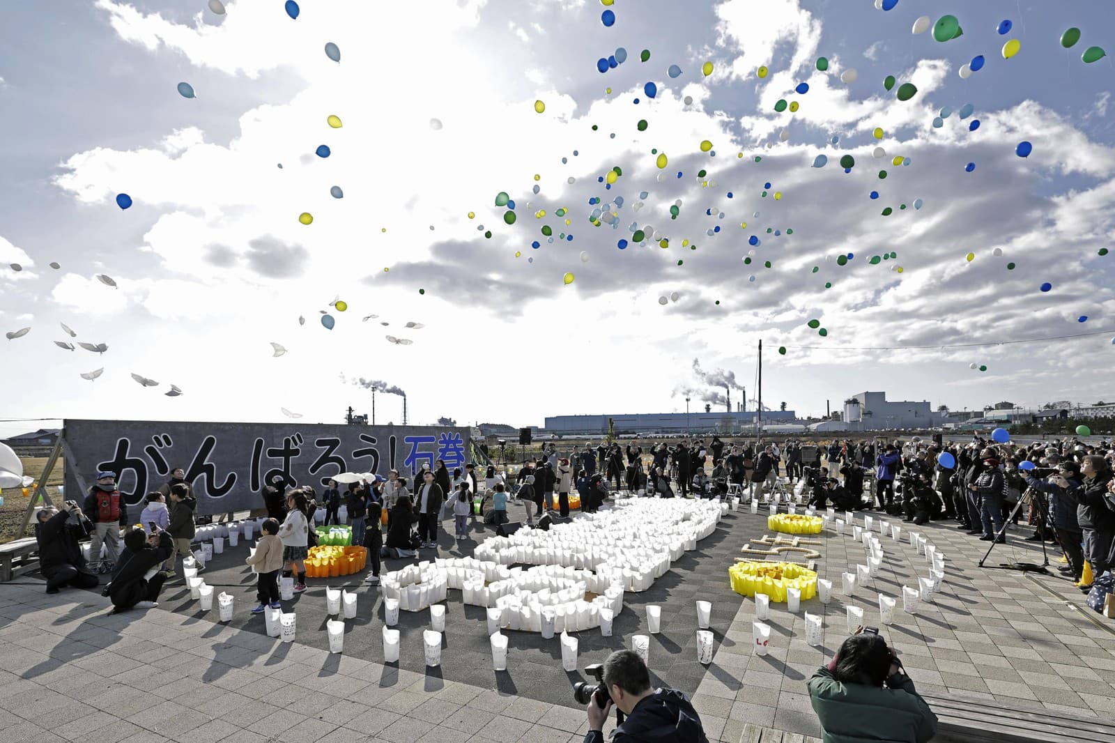 Japonsko si pripomína 15. výročie silného zemetrasenia a následných mohutných prívalových vĺn cunami.