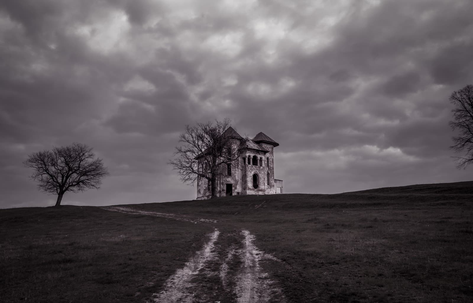 Cez deň malebná obec,