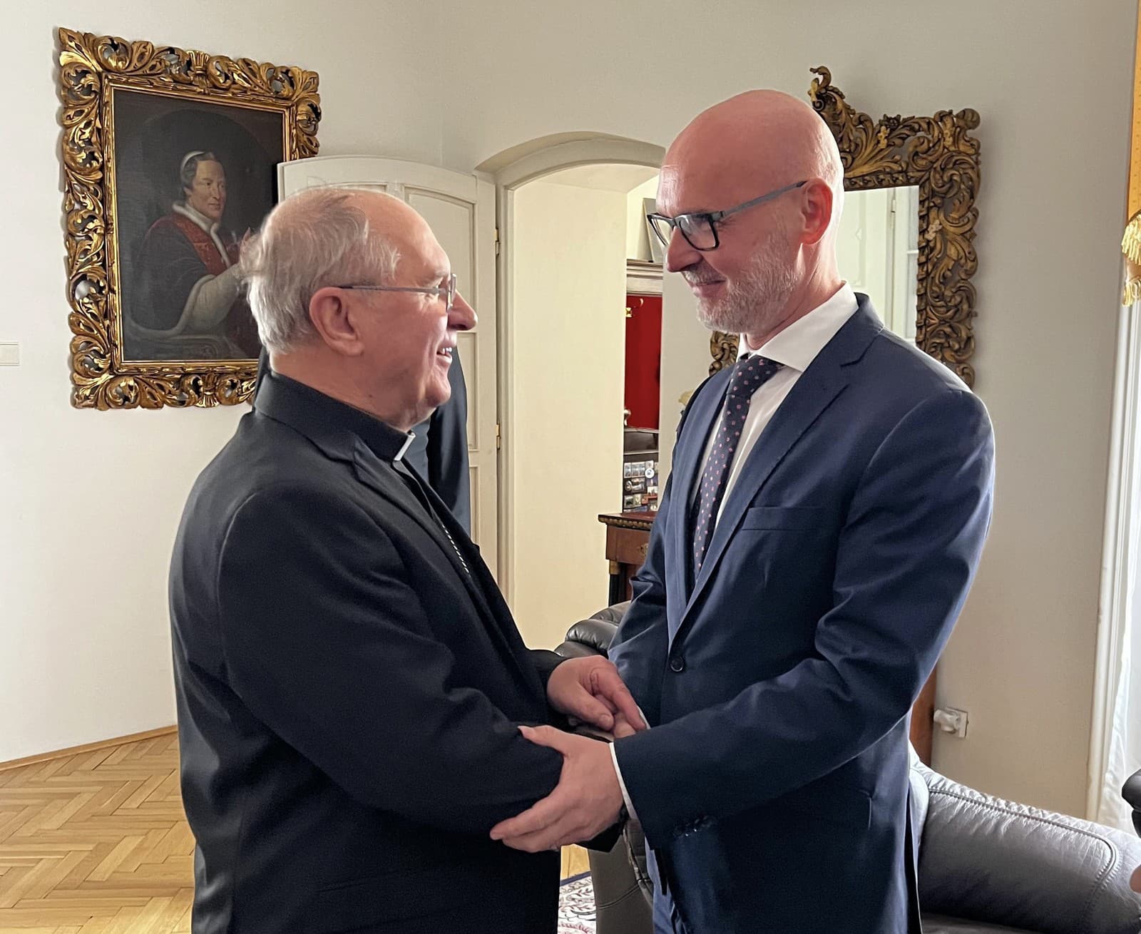 Branislav Gröhling na stretnutí s arcibiskupom Bernardom Boberom.