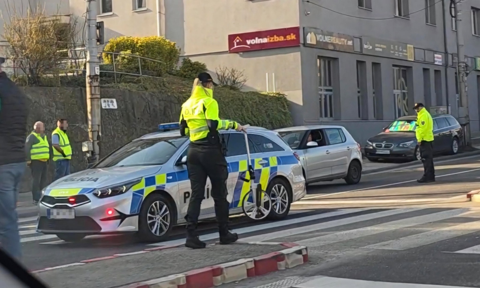 AKTUÁLNE Nehoda troch vozidiel