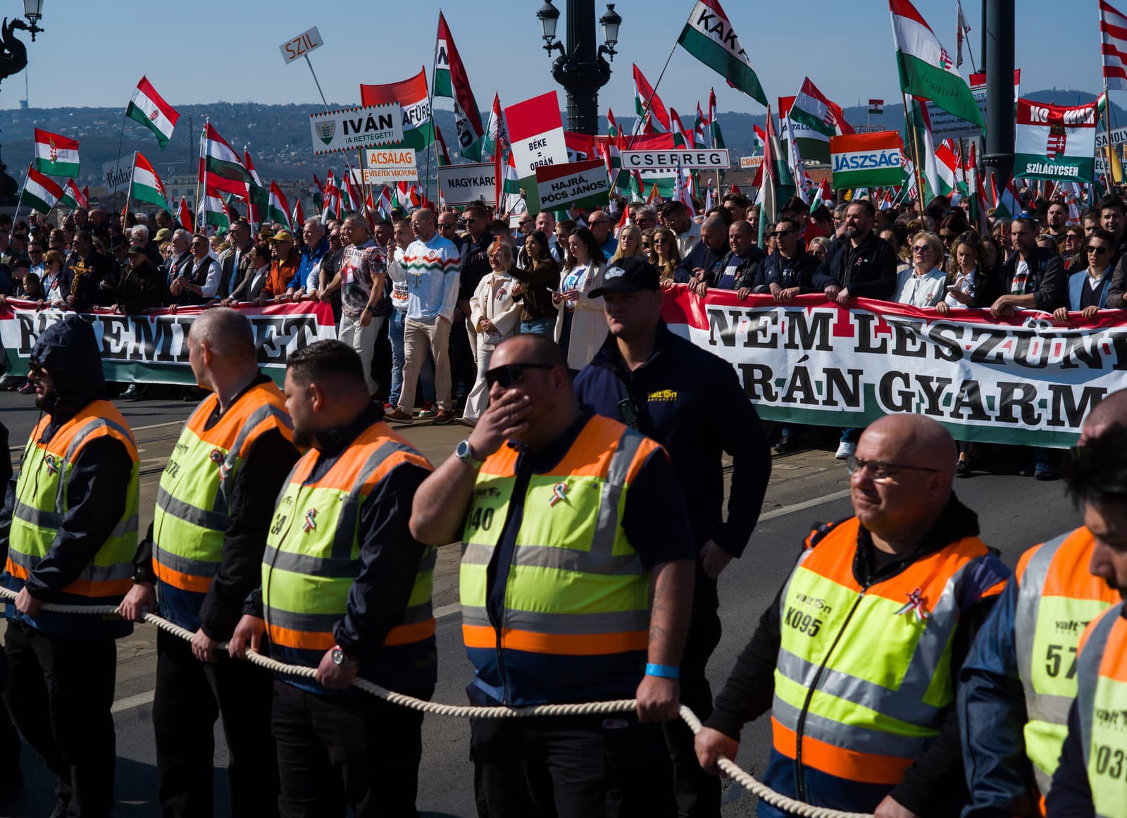 Budapešť zaplnili tisíce ľudí: