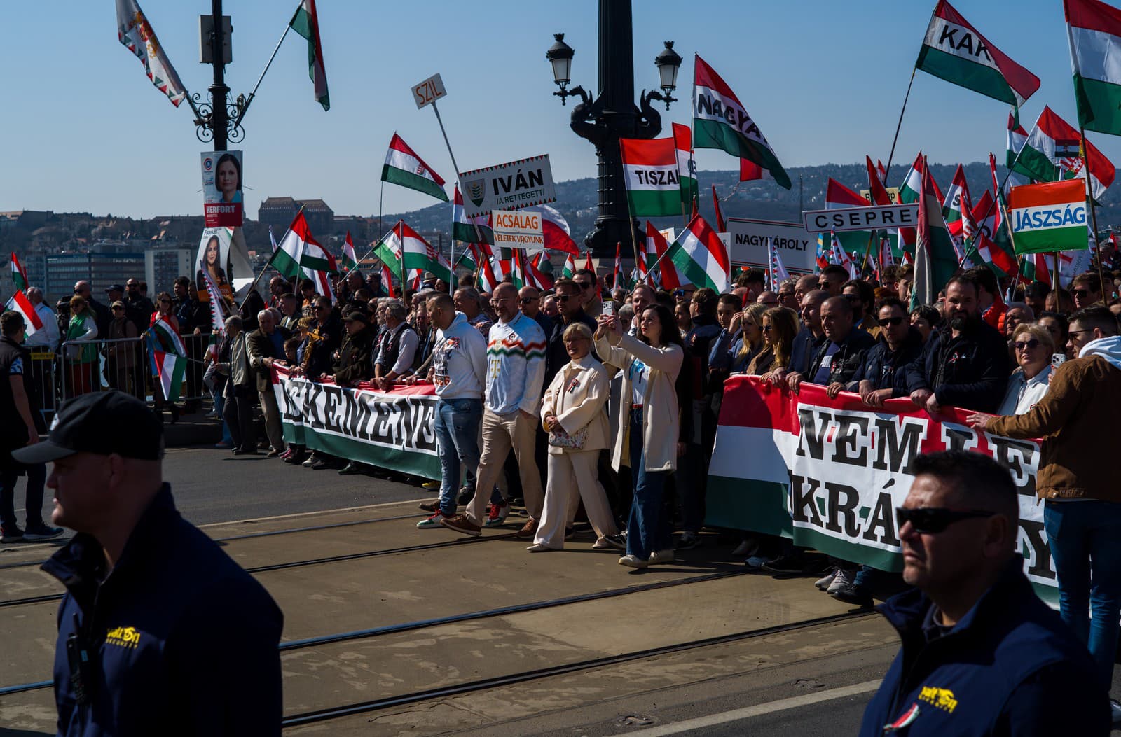 Budapešť zaplnili tisíce ľudí: