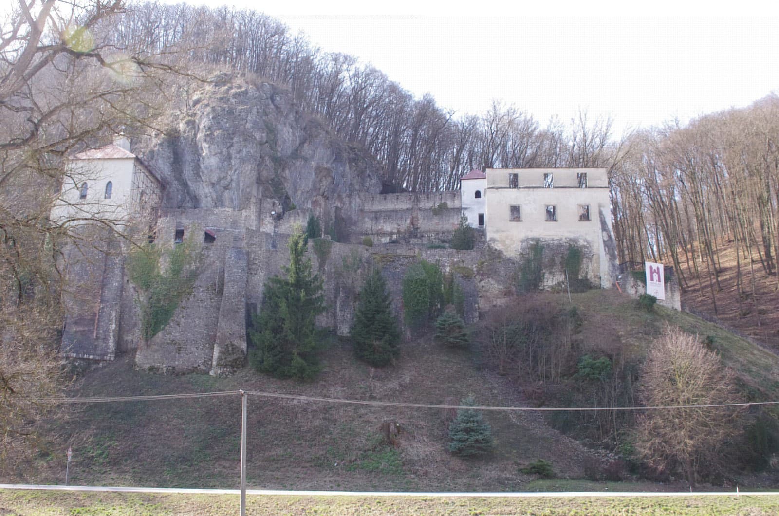 V kláštore vo Veľkej Skalke našli výnimočné kostrové pozostatky zo 17. storočia.